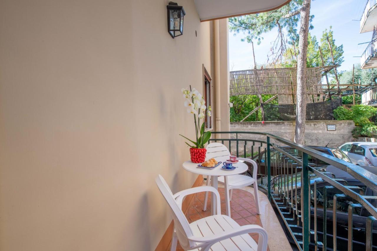 Solymar Due Apartment Sorrento Bagian luar foto