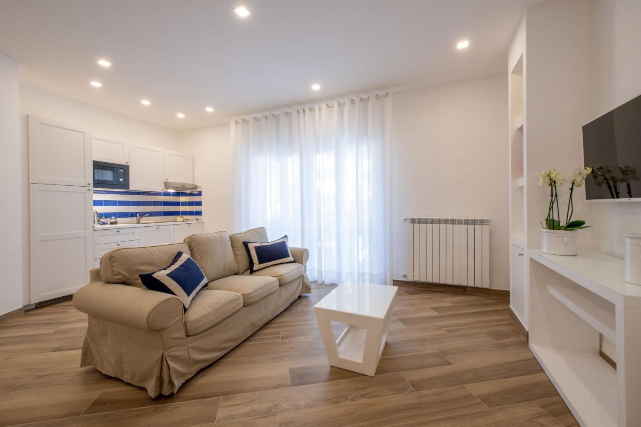 Solymar Due Apartment Sorrento Bagian luar foto